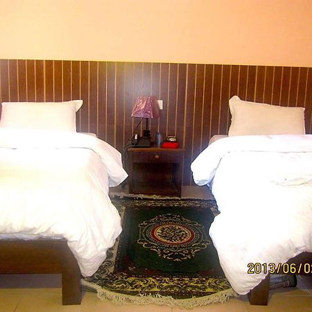 פוקהרה Hotel Half Moon מראה חיצוני תמונה