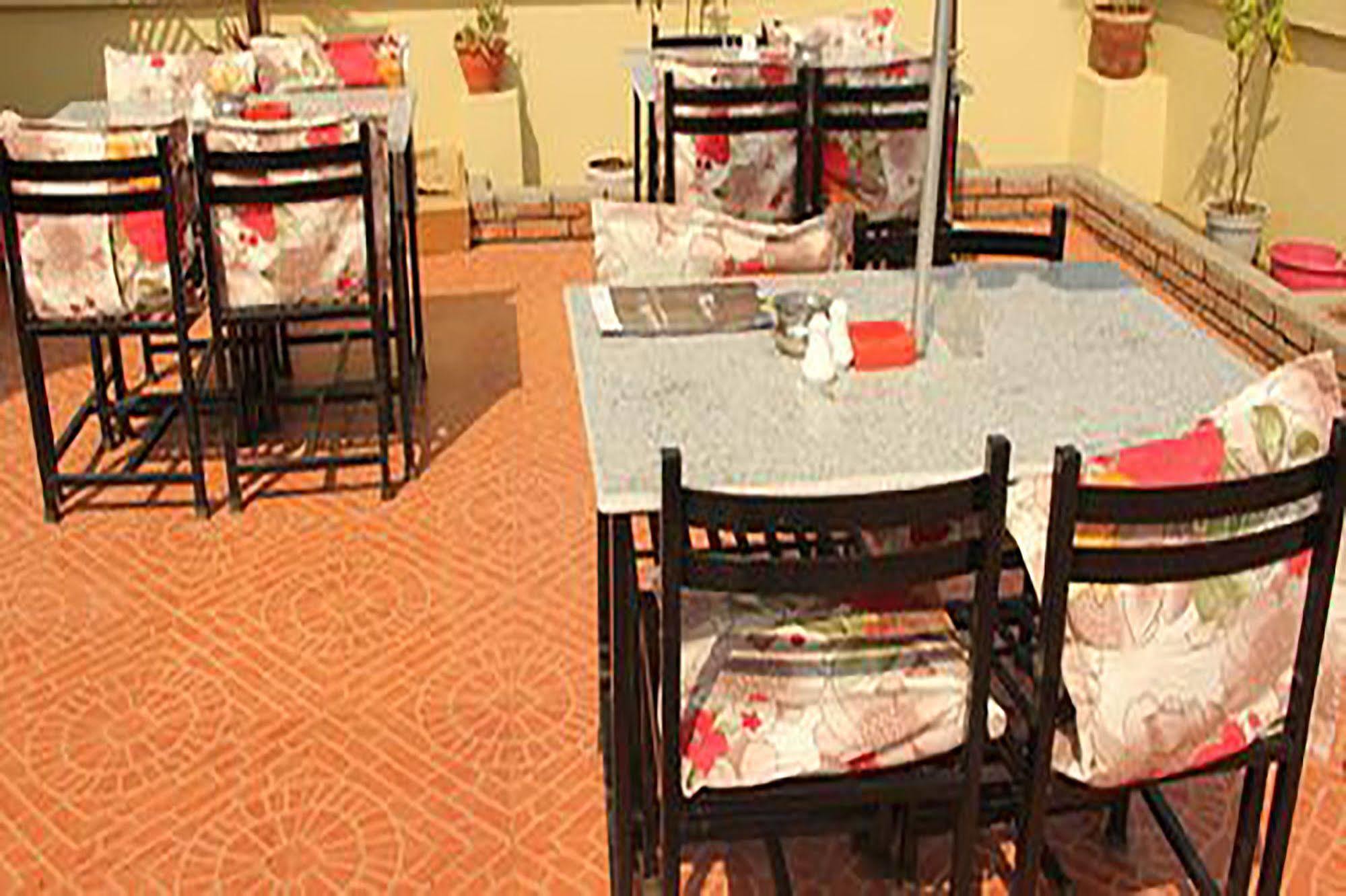 פוקהרה Hotel Half Moon מראה חיצוני תמונה